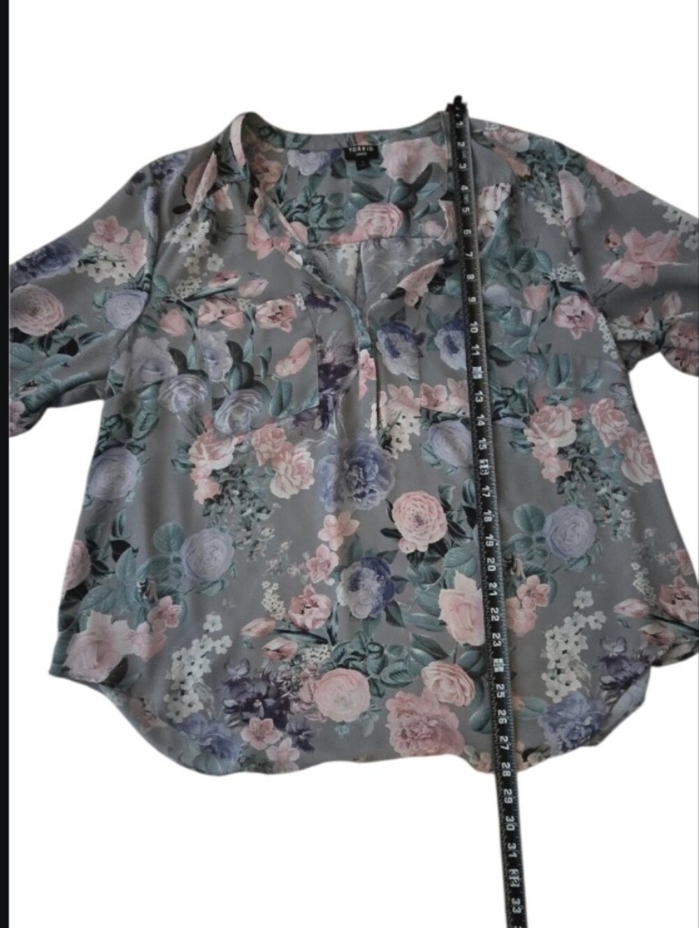 torrid Floral Blouse in Gray with Pink and Blue Flowers - Picture 3 of 8